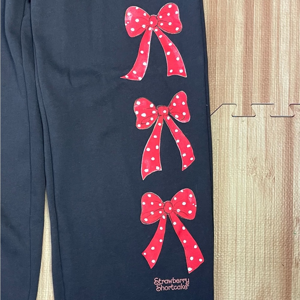 NWT Strawberry Shortcake Dark Grey 2 Piece Sweatsuit TikTok Famous/Viral Trend - Picture 6 of 12